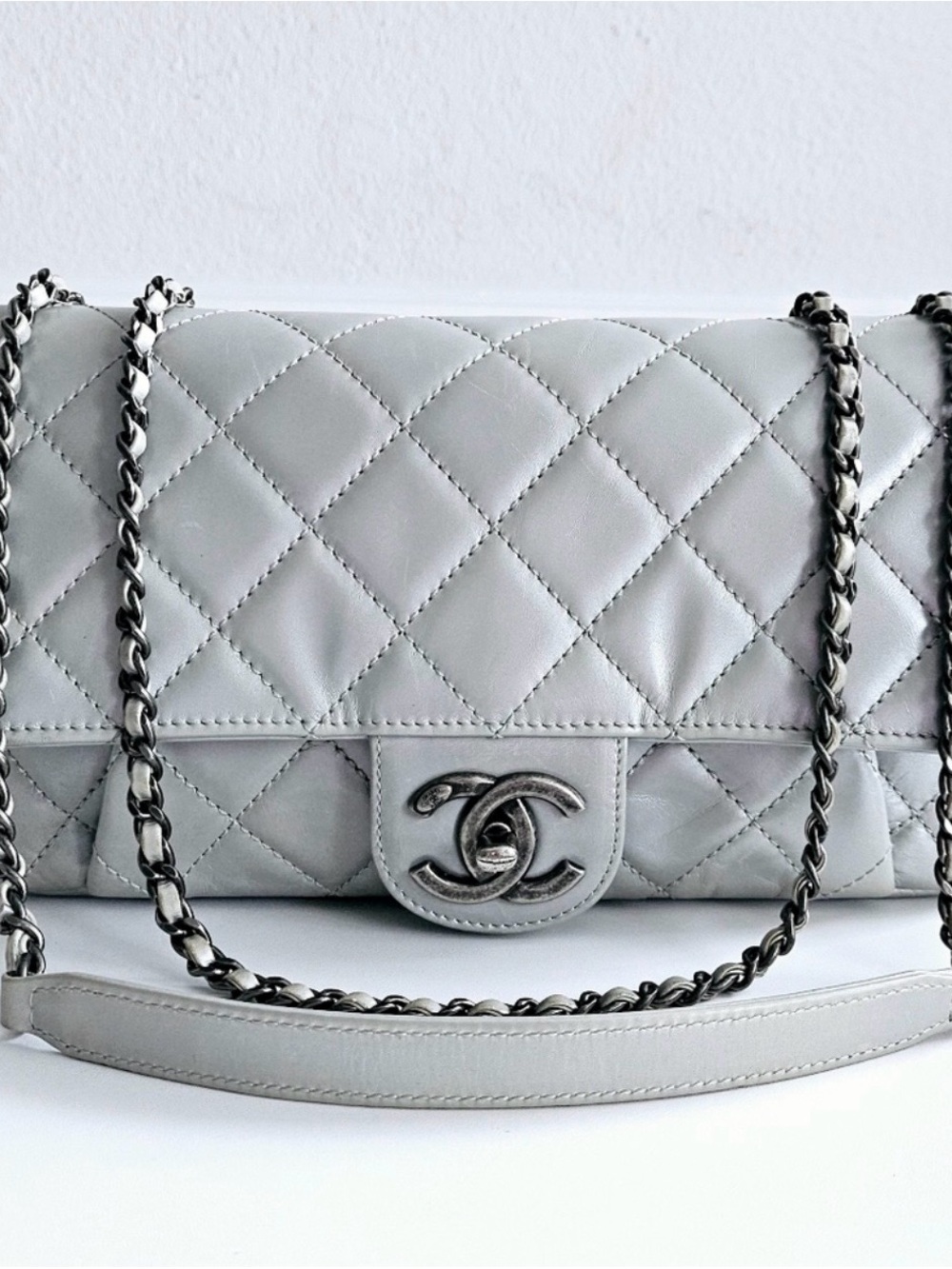 CHANEL Quilted Lambskin single flap bag in Light Gray with ruthenium Hardware